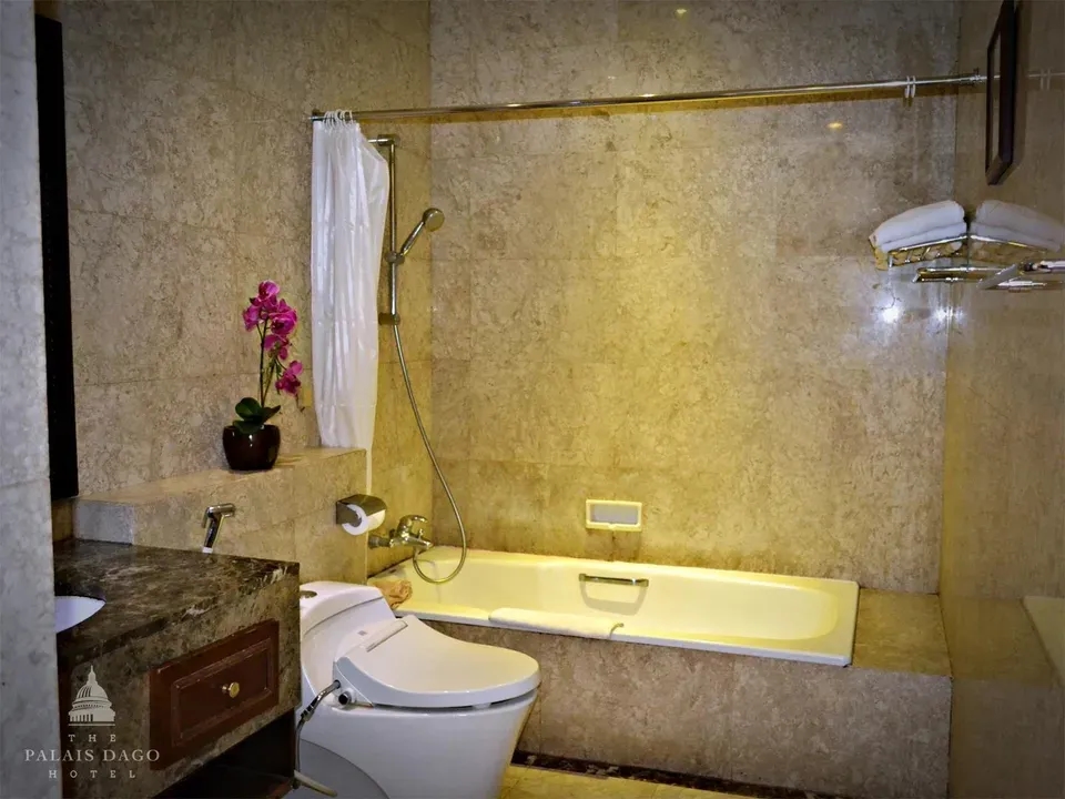 Guest bathroom detail